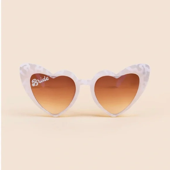 Bride Print Heart Shaped Sunglasses Bride to Be Heart Sunglasses with Pearls and Pink Retro  main image 4